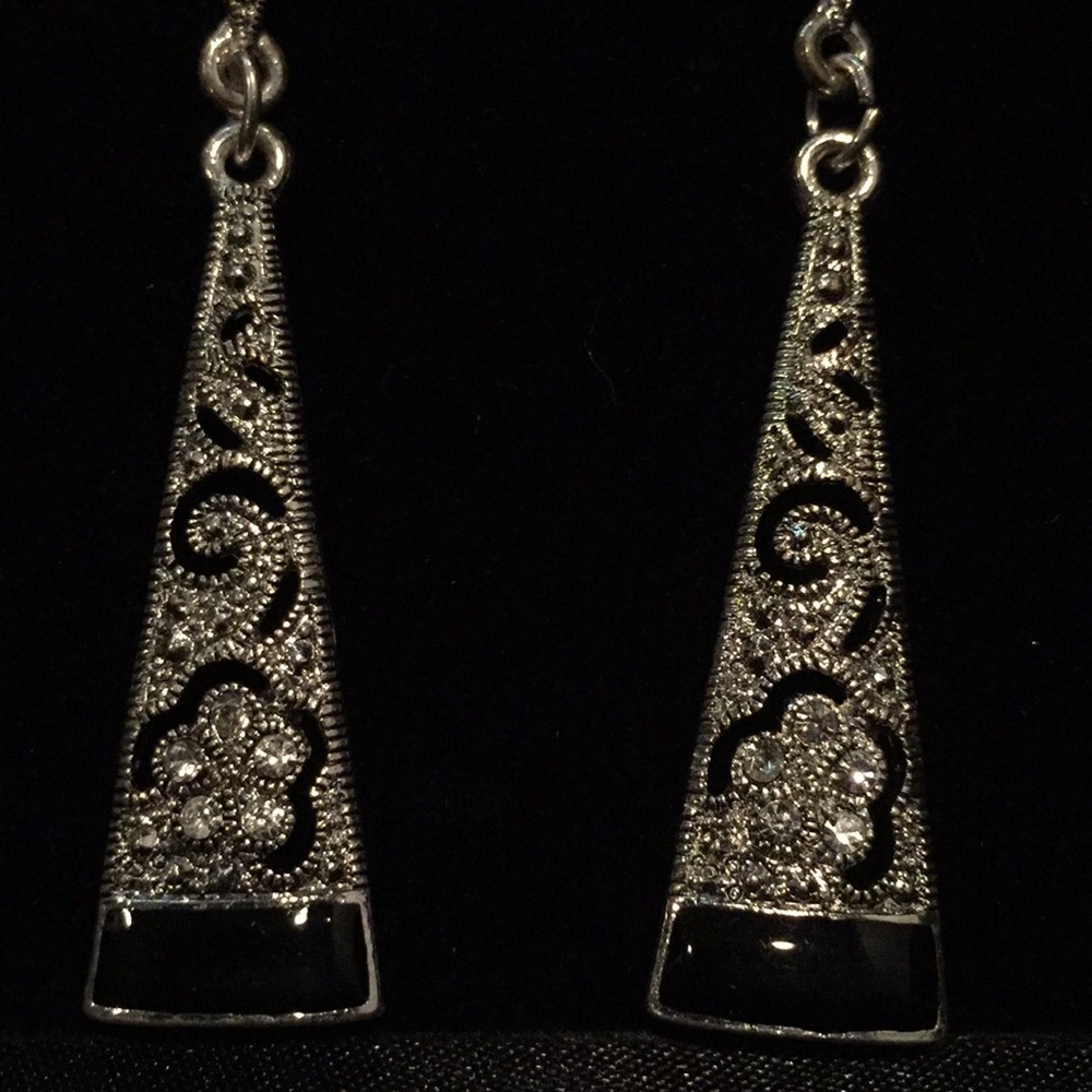 Earring - Picture 1 of 3